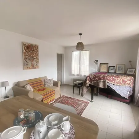Charming House Close To The Beach Апартаменты *